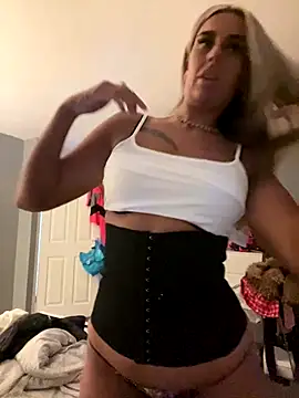 Snapshot of EllieMaeBaby chatting on 11/22/25, 05:56 EllieMaeBaby online show from 11/22/25, 05:56