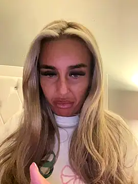 Snapshot of EllieMaeBaby chatting on 11/27/25, 10:12 EllieMaeBaby online show from 11/27/25, 10:12