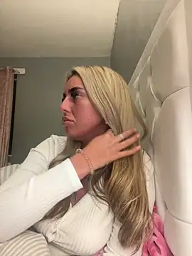 Snapshot of EllieMaeBaby chatting on 01/08/26, 02:36 EllieMaeBaby online show from 01/08/26, 02:36