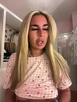 Snapshot of EllieMaeBaby chatting on 01/17/26, 10:57 EllieMaeBaby online show from 01/17/26, 10:57