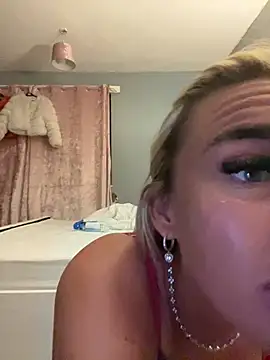 Snapshot of EllieMaeBaby chatting on 02/06/26, 11:08 EllieMaeBaby online show from 02/06/26, 11:08