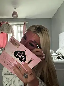 Snapshot of EllieMaeBaby chatting on 02/07/26, 11:47 EllieMaeBaby online show from 02/07/26, 11:47