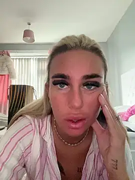 Snapshot of EllieMaeBaby chatting on 02/12/26, 11:05 EllieMaeBaby online show from 02/12/26, 11:05