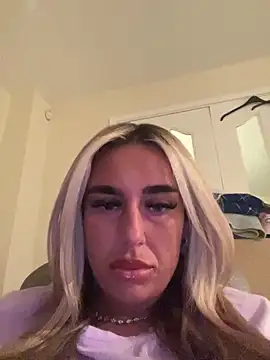 Snapshot of EllieMaeBaby chatting on 04/05/26, 09:45 EllieMaeBaby online show from 04/05/26, 09:45