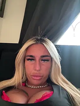 Snapshot of EllieMaeBaby chatting on 04/07/26, 06:08 EllieMaeBaby online show from 04/07/26, 06:08