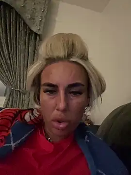 Snapshot of EllieMaeBaby chatting on 04/18/26, 09:04 EllieMaeBaby online show from 04/18/26, 09:04