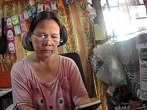 Snapshot of Hotzoey16 chatting on 04/22/26, 10:22 Hotzoey16 online show from 04/22/26, 10:22