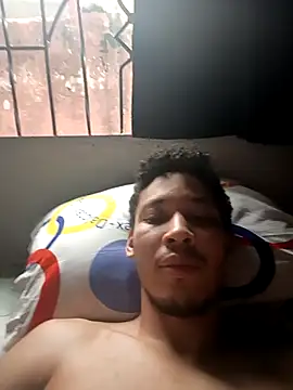 Snapshot of RuiMaddoox chatting on 10/06/25, 11:07 RuiMaddoox online show from 10/06/25, 11:07