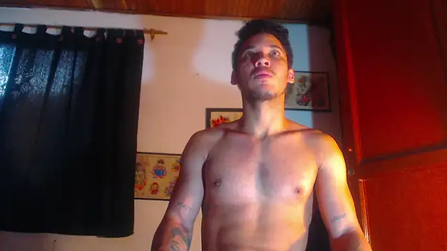 Snapshot of RuiMaddoox chatting on 10/07/25, 12:02 RuiMaddoox online show from 10/07/25, 12:02