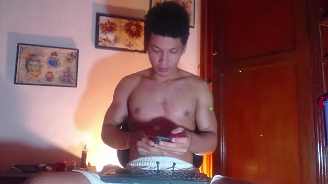 Snapshot of RuiMaddoox chatting on 10/16/25, 11:11 RuiMaddoox online show from 10/16/25, 11:11