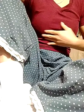 Snapshot of daisy_will chatting on 10/23/25, 12:43 daisy will online show from 10/23/25, 12:43