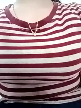 Snapshot of Loveuuu_23 chatting on 10/20/25, 08:59 Loveuuu 23 online show from 10/20/25, 08:59