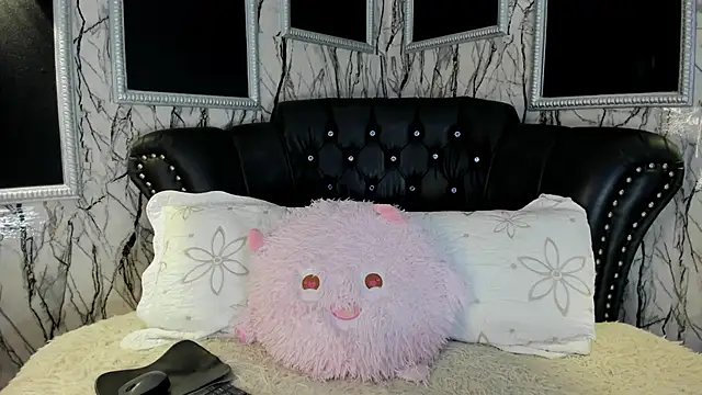 adelinemoretti online show from 12/17/25, 05:30