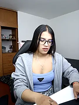 Snapshot of asumi_18 chatting on 09/24/25, 01:47 asumi 18 online show from 09/24/25, 01:47