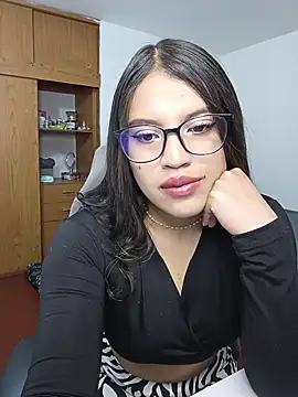 Snapshot of asumi_18 chatting on 10/08/25, 09:40 asumi 18 online show from 10/08/25, 09:40