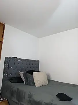 Snapshot of asumi_18 chatting on 11/12/25, 09:32 asumi 18 online show from 11/12/25, 09:32