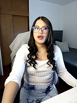 Snapshot of asumi_18 chatting on 11/28/25, 09:50 asumi 18 online show from 11/28/25, 09:50