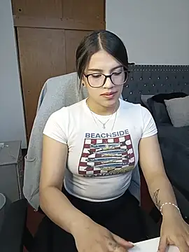 Snapshot of asumi_18 chatting on 12/05/25, 06:59 asumi 18 online show from 12/05/25, 06:59