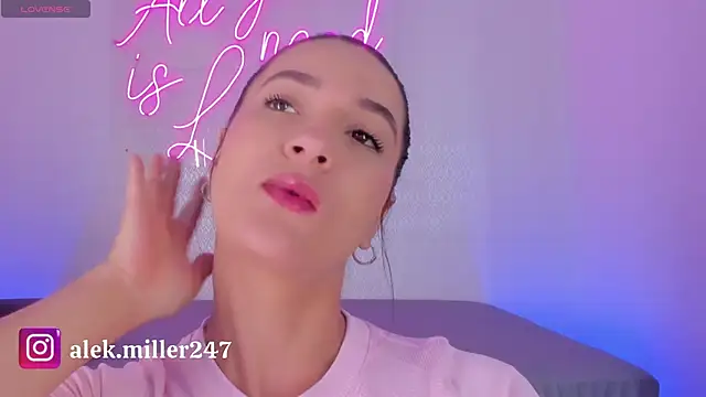 Snapshot of aleksandramiller_ chatting on 09/15/25, 12:38 aleksandramiller online show from 09/15/25, 12:38