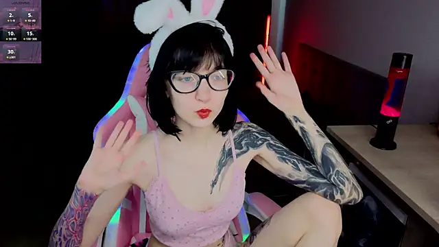 HazelTompson online show from 04/09/26, 12:21