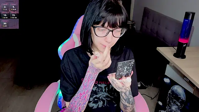 HazelTompson online show from 04/16/26, 01:01