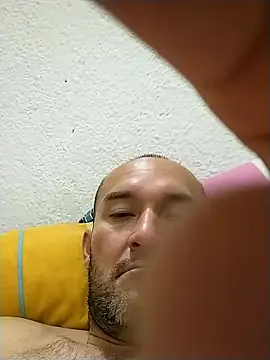 Snapshot of Josephfas chatting on 10/10/25, 04:33 Josephfas online show from 10/10/25, 04:33