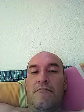 Snapshot of Josephfas chatting on 10/20/25, 04:40 Josephfas online show from 10/20/25, 04:40