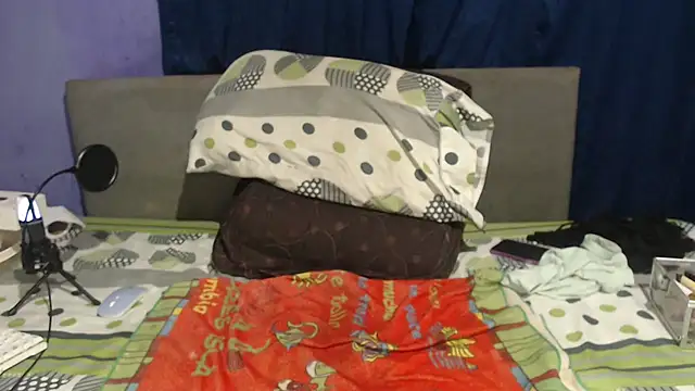 Snapshot of Charlot_suny_dirty chatting on 04/12/26, 12:15 Charlot suny dirty online show from 04/12/26, 12:15