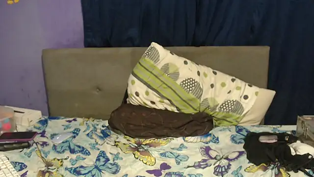 Snapshot of Charlot_suny_dirty chatting on 04/17/26, 12:35 Charlot suny dirty online show from 04/17/26, 12:35