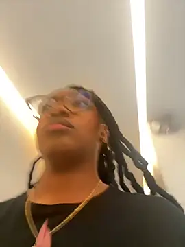 Snapshot of YallianaBrooks chatting on 12/02/25, 07:20 YallianaBrooks online show from 12/02/25, 07:20