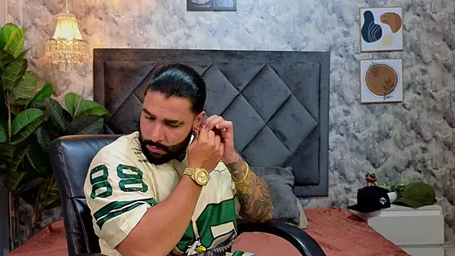 Snapshot of Apolo_rousse1 chatting on 11/12/25, 08:30 Apolo rousse1 online show from 11/12/25, 08:30