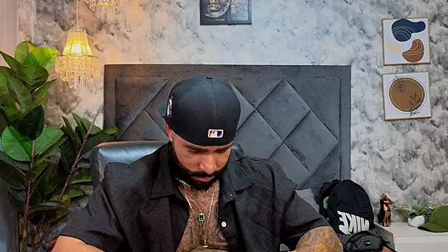 Snapshot of Apolo_rousse1 chatting on 11/19/25, 11:05 Apolo rousse1 online show from 11/19/25, 11:05