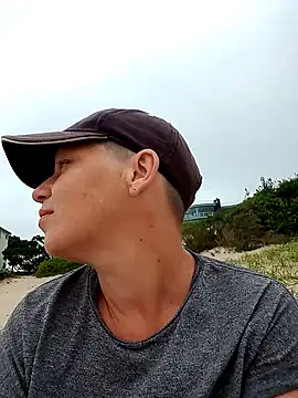 ComeAsYouAre online show from 11/14/25, 07:40