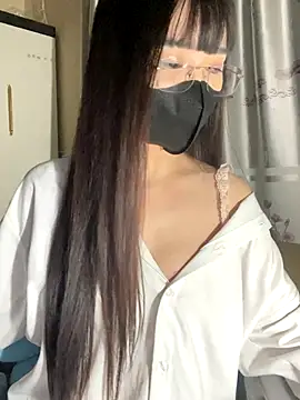 Snapshot of Dior_baby chatting on 12/13/25, 10:04 Dior baby online show from 12/13/25, 10:04