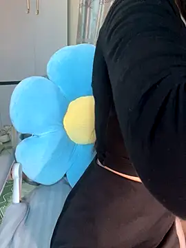 Snapshot of Dior_baby chatting on 12/15/25, 01:43 Dior baby online show from 12/15/25, 01:43