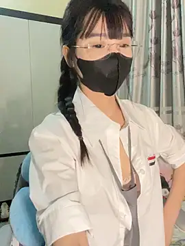 Snapshot of Dior_baby chatting on 12/17/25, 01:28 Dior baby online show from 12/17/25, 01:28