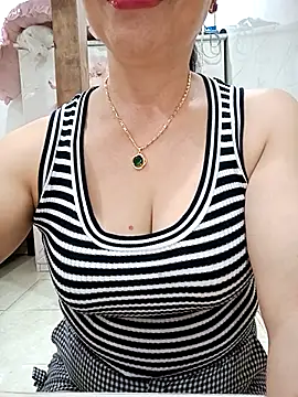 Kim-Anhh online show from 10/01/25, 02:23