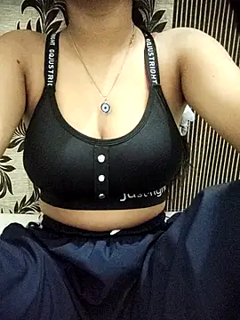 Snapshot of Nikita-Singh88 chatting on 10/13/25, 02:33 Nikita-Singh88 online show from 10/13/25, 02:33