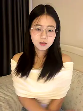 Ella-A9 online show from 09/10/25, 04:45