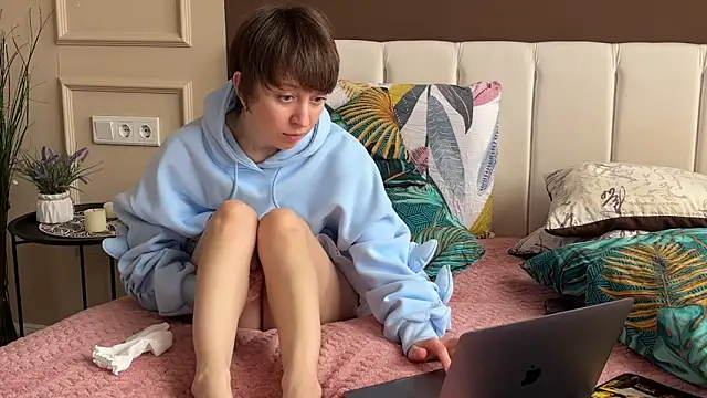 Snapshot of daniellia_ chatting on 03/28/26, 02:16 daniellia online show from 03/28/26, 02:16