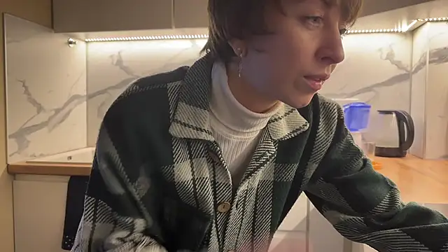 Snapshot of daniellia_ chatting on 04/03/26, 02:15 daniellia online show from 04/03/26, 02:15