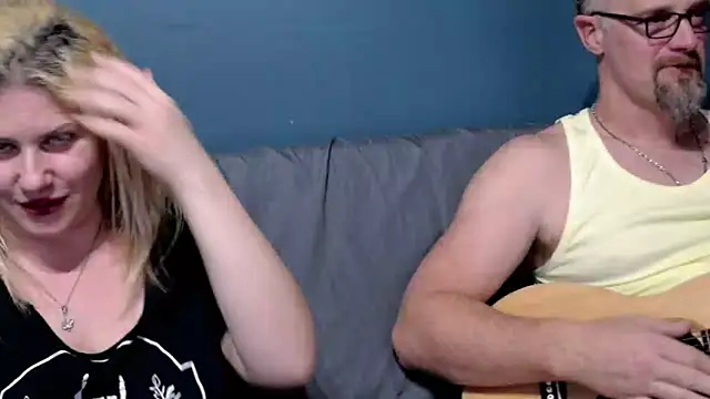 Snapshot of Alcura_x chatting on 12/20/25, 12:18 Alcura x online show from 12/20/25, 12:18