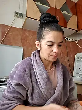 alinaalinutzq online show from 10/18/25, 02:07