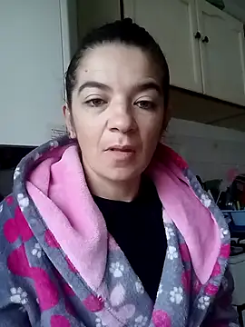 Snapshot of alinaalinutzq chatting on 11/23/25, 06:02 alinaalinutzq online show from 11/23/25, 06:02