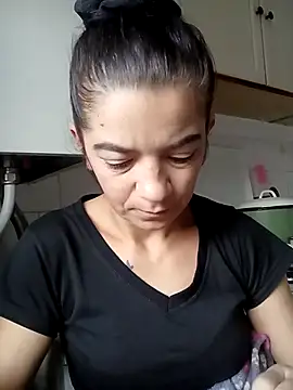 Snapshot of alinaalinutzq chatting on 11/25/25, 02:17 alinaalinutzq online show from 11/25/25, 02:17