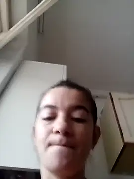 Snapshot of alinaalinutzq chatting on 11/28/25, 08:06 alinaalinutzq online show from 11/28/25, 08:06