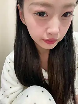 Snapshot of MengMeng0515 chatting on 04/21/26, 02:01 MengMeng0515 online show from 04/21/26, 02:01