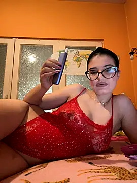 Snapshot of Larra69 chatting on 11/16/25, 05:40 Larra69 online show from 11/16/25, 05:40