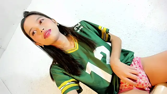 Snapshot of CUTIE_GIRLSX chatting on 06/23/26, 11:08 CUTIE GIRLSX online show from 06/23/26, 11:08
