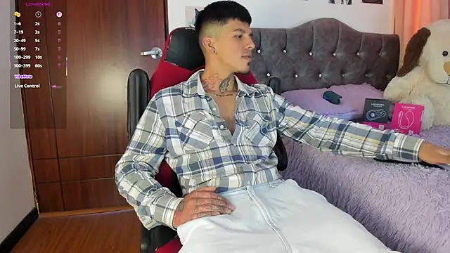 Snapshot of Savajelust chatting on 09/21/25, 05:58 Savajelust online show from 09/21/25, 05:58